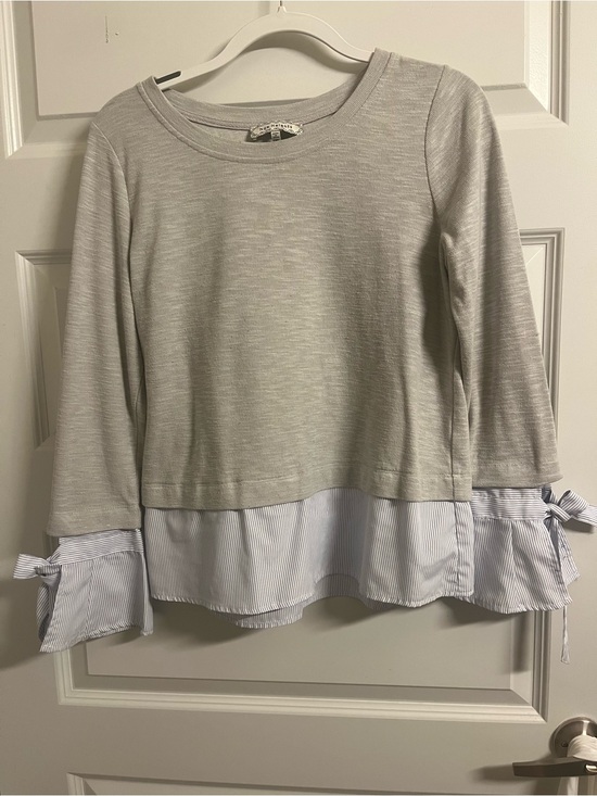 Noe heights Tops - Layered Long-Sleeve Top with Stripe Hem and Tie Cuffs - Light Gray